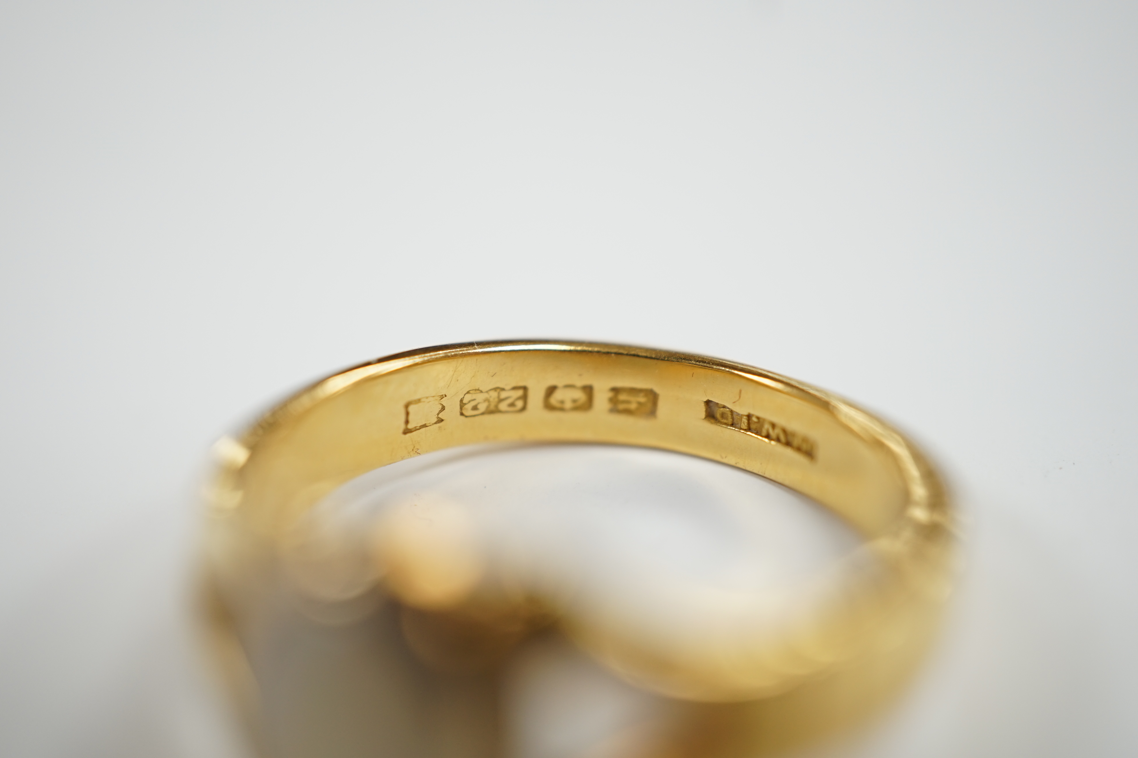 A George V 22ct gold and single stone cabochon white opal set ring, size P/Q, gross weight 6.5 grams.